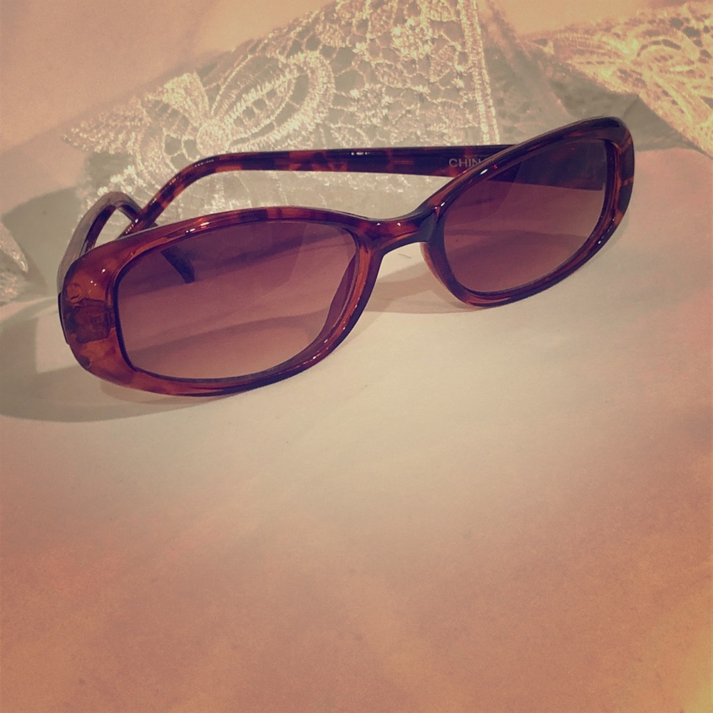 NWOT Liz Claiborne tortoise shell style sunglasses